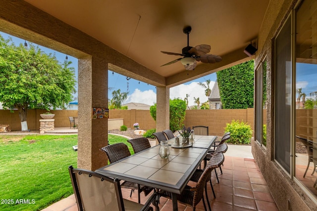 view of patio / terrace featuring a fenced backyard, outdoor dining space, and a ceiling fan