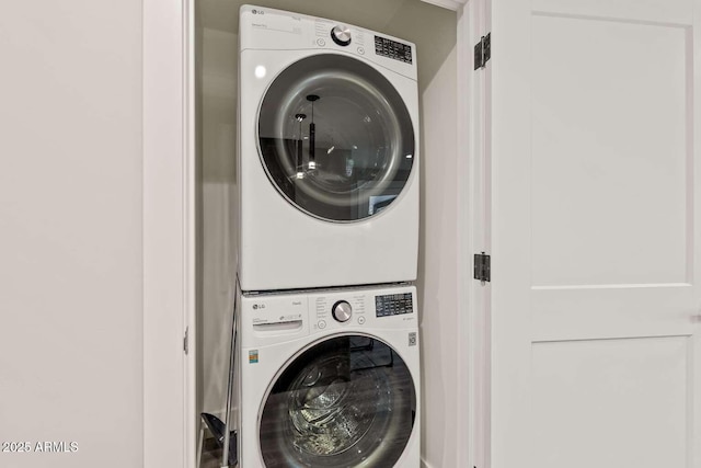 301 S O Leary St, Flagstaff, AZ 86001 - washroom featuring laundry area and stacked washer and clothes dryer