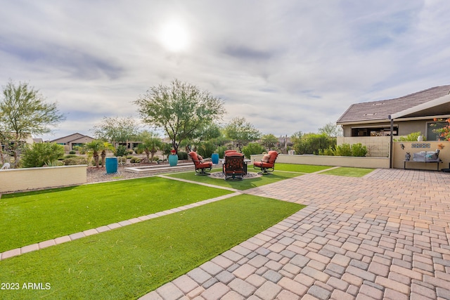 view of yard featuring a patio area