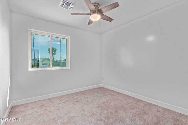 unfurnished room with carpet and ceiling fan