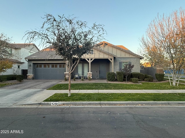 view of front facade featuring a garage and a front yard