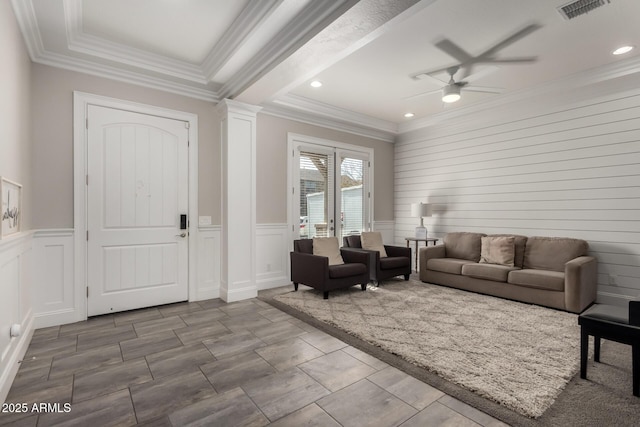 living room featuring ceiling fan and crown molding