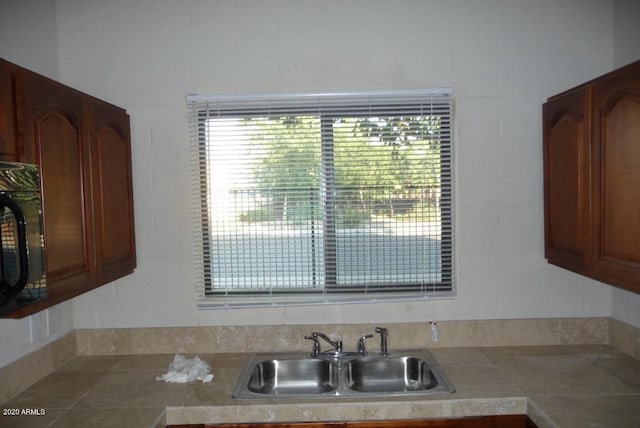 kitchen featuring sink