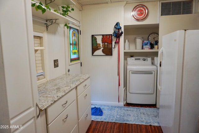 1034 S 3rd St, Coolidge, AZ 85128 - laundry area featuring washer / dryer and dark wood-style flooring