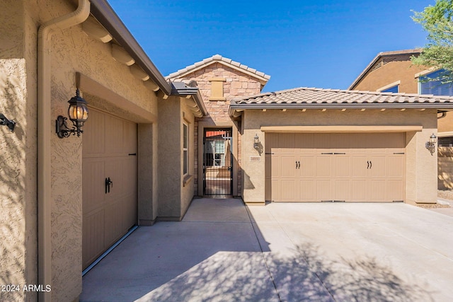 view of front of house featuring a garage