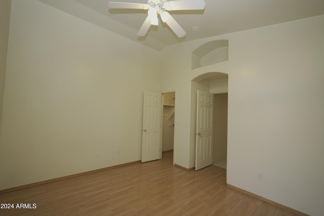 empty room with light hardwood / wood-style flooring and ceiling fan