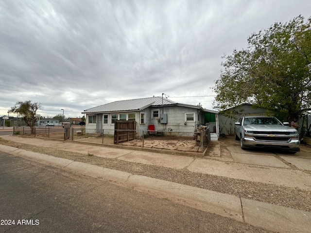 view of front of house featuring a fenced front yard and a gate