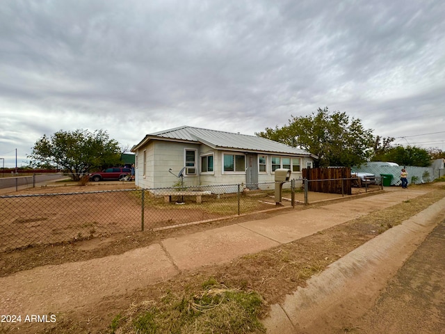 view of front of property