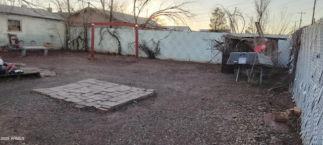 view of yard at dusk