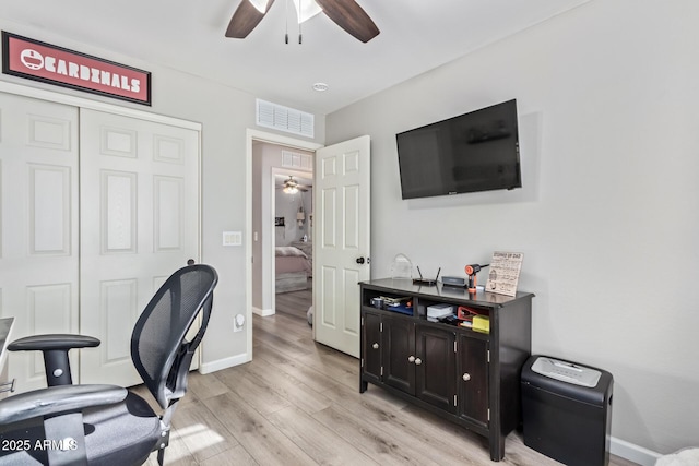 office area with light hardwood / wood-style flooring and ceiling fan