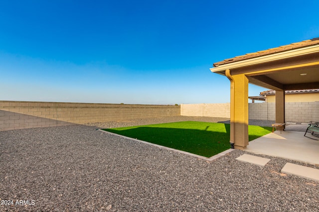 view of yard with a patio area