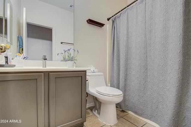 full bathroom featuring tile patterned flooring, vanity, a shower with curtain, and toilet