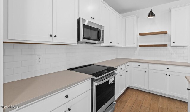 kitchen featuring gray cabinets, stainless steel appliances, light hardwood / wood-style flooring, a kitchen island with sink, and sink