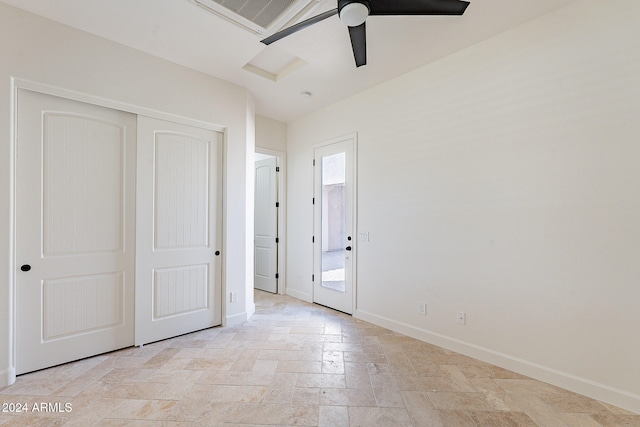 unfurnished bedroom with ceiling fan and a closet