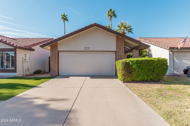 view of front of home featuring a front yard