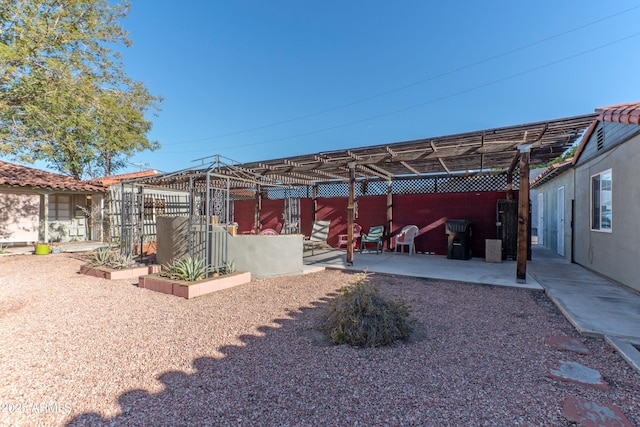 602 E San Juan Ave, Phoenix, AZ 85012 - view of yard featuring a patio and a pergola