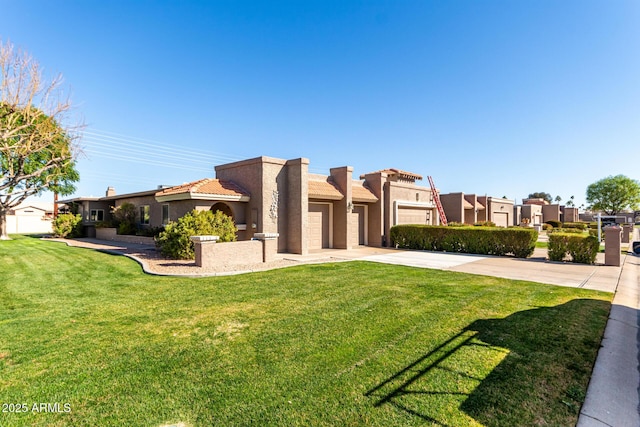 view of front of property featuring a front lawn