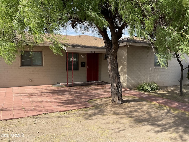 Listing photo 2 for 1732 W Indian School Rd, Phoenix AZ 85015