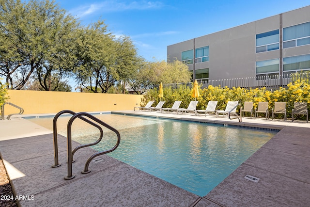 view of swimming pool