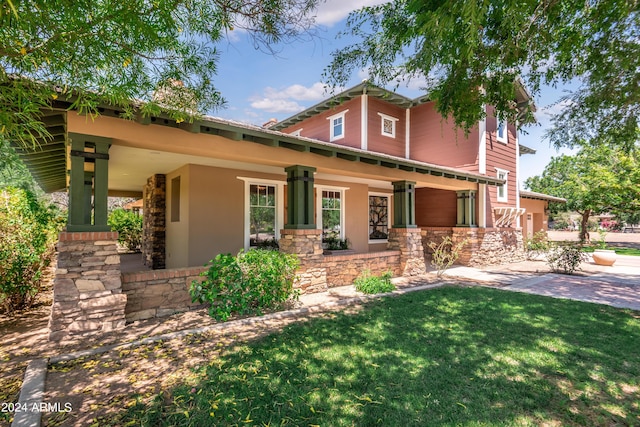 view of front facade featuring a front lawn and a porch