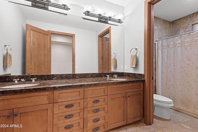 bathroom featuring a shower with curtain, vanity, and toilet