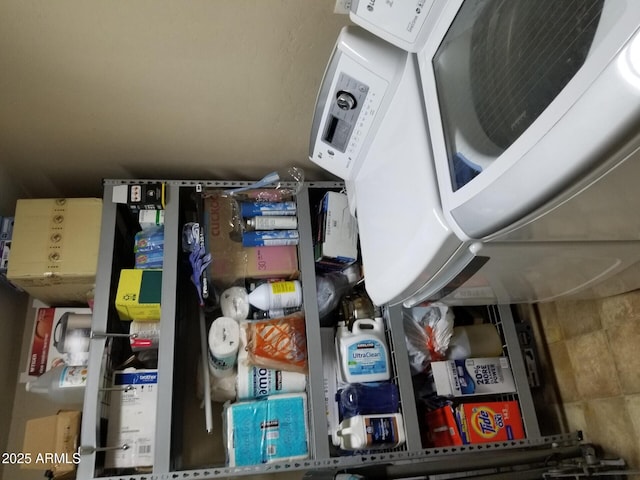 6011 N 33rd Ave, Phoenix, AZ 85017 - detailed view of washer and clothes dryer