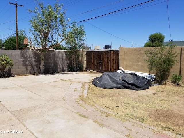 6011 N 33rd Ave, Phoenix, AZ 85017 - view of yard featuring a patio area