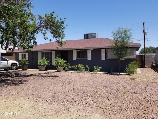 6011 N 33rd Ave, Phoenix, AZ 85017 - single story home featuring a shingled roof