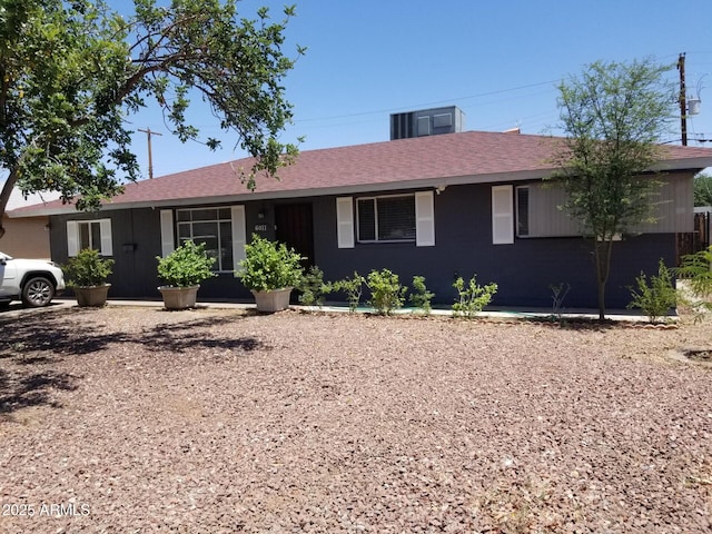 6011 N 33rd Ave, Phoenix, AZ 85017 - ranch-style house with a shingled roof