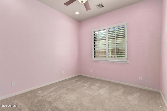 carpeted empty room featuring ceiling fan