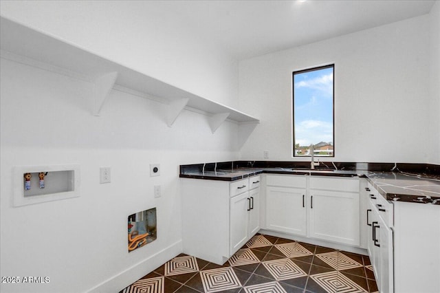 100 W Northern Ave Unit 17, Phoenix, AZ 85021 - laundry area with washer hookup, hookup for an electric dryer, a sink, dark tile patterned floors, and baseboards