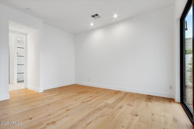 100 W Northern Ave Unit 17, Phoenix, AZ 85021 - unfurnished room featuring light wood-style floors, baseboards, visible vents, and recessed lighting