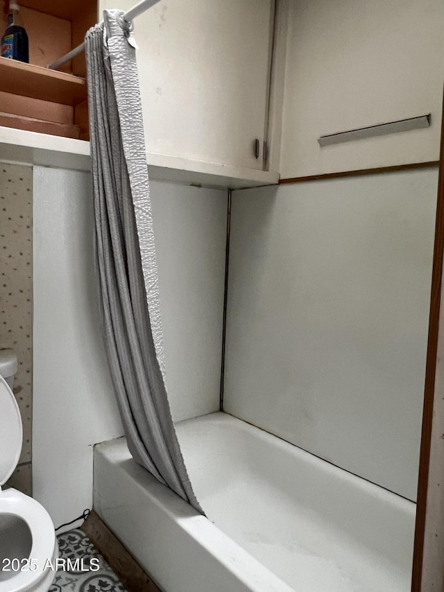 bathroom with shower / bath combo and toilet