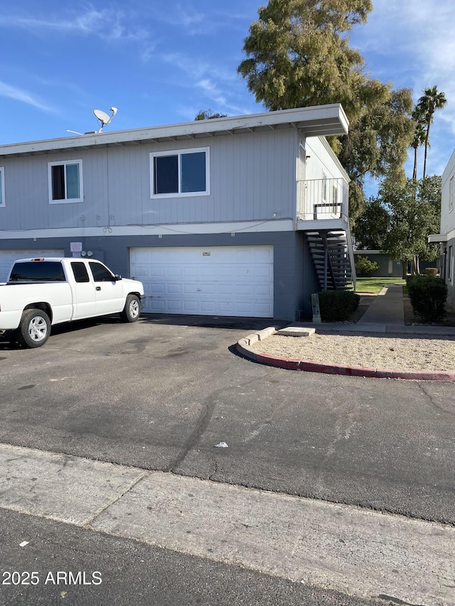 view of front facade featuring a garage