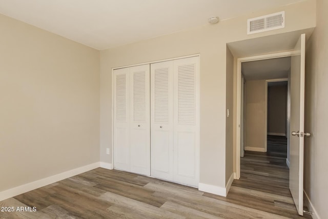 9622 N 35th Ln, Phoenix, AZ 85051 - unfurnished bedroom featuring wood finished floors and a closet