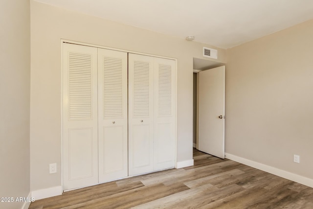 9622 N 35th Ln, Phoenix, AZ 85051 - unfurnished bedroom featuring a closet and light wood-style flooring