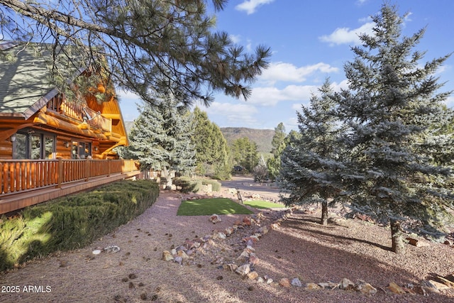 view of yard with a mountain view