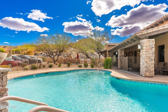 view of swimming pool