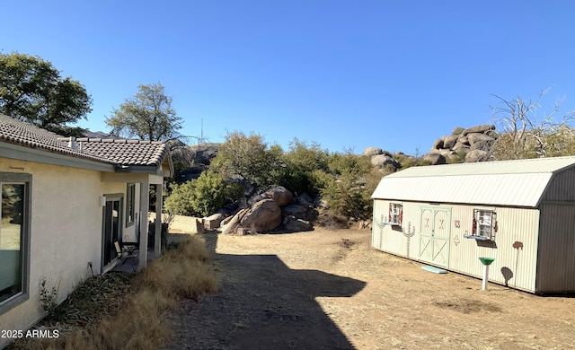 view of yard with an outbuilding and a shed