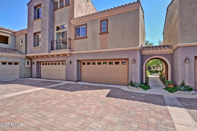 3935 E Rough Rider Rd Unit 1360, Phoenix, AZ 85050 - townhome / multi-family property with a garage, stucco siding, a tiled roof, and driveway
