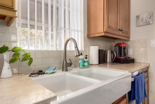 4832 E Cambridge Ave, Phoenix, AZ 85008 - kitchen with a sink, decorative backsplash, and light countertops