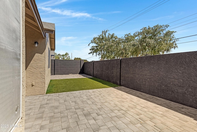 4165 E Huntington Dr, Phoenix, AZ 85040 - view of patio / terrace with a fenced backyard