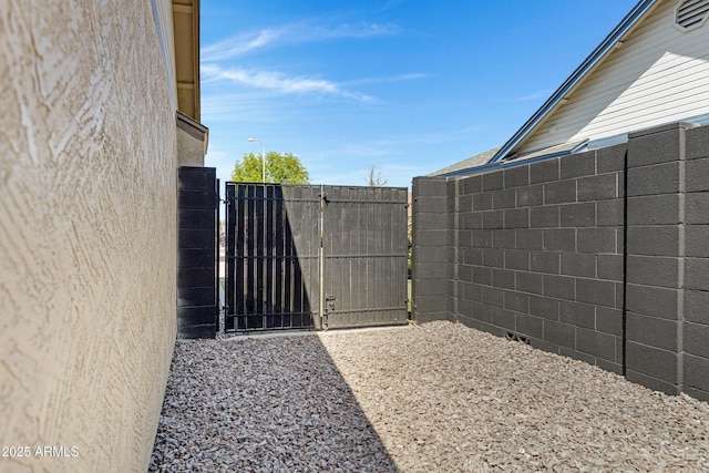 4165 E Huntington Dr, Phoenix, AZ 85040 - view of yard featuring fence and a gate