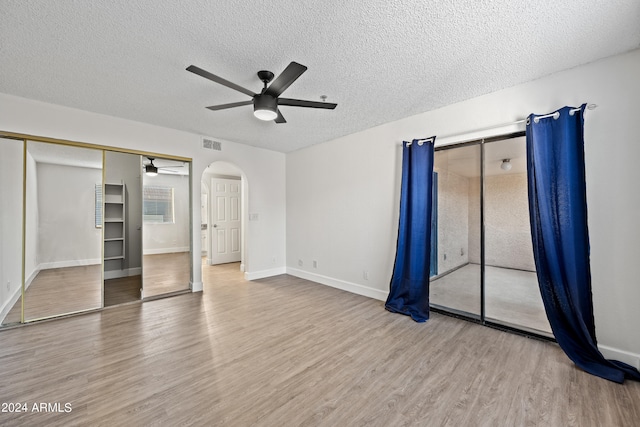 unfurnished bedroom featuring a textured ceiling, ceiling fan, and light hardwood / wood-style flooring