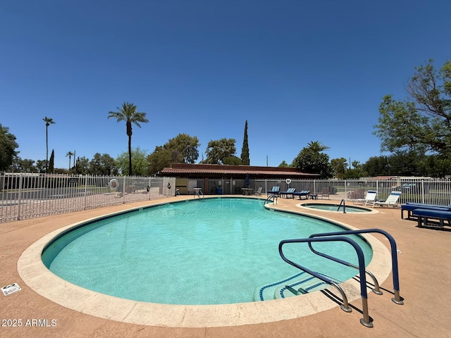 131 N Higley Rd Unit 215, Mesa, AZ 85205 - community pool with a hot tub and a patio area