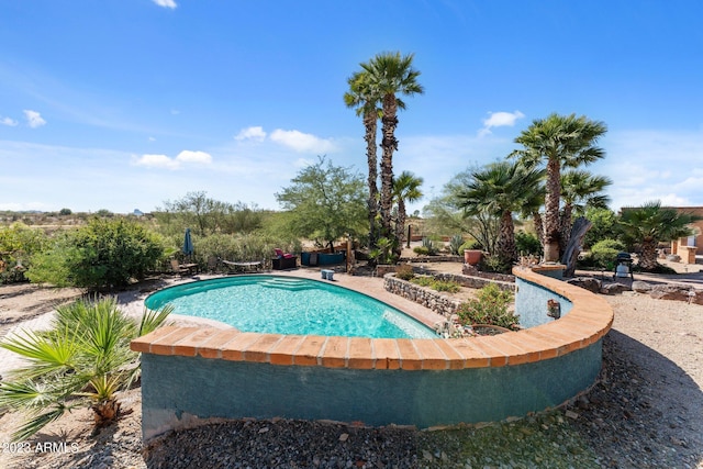 view of swimming pool