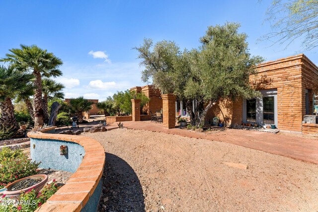 view of yard with a patio