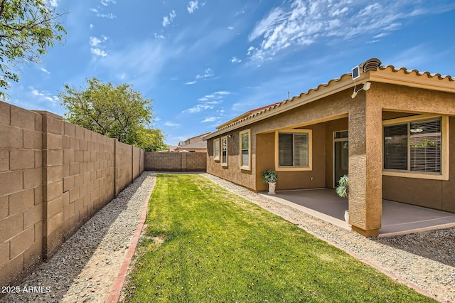 view of yard featuring a patio
