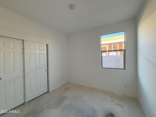 unfurnished bedroom featuring a closet