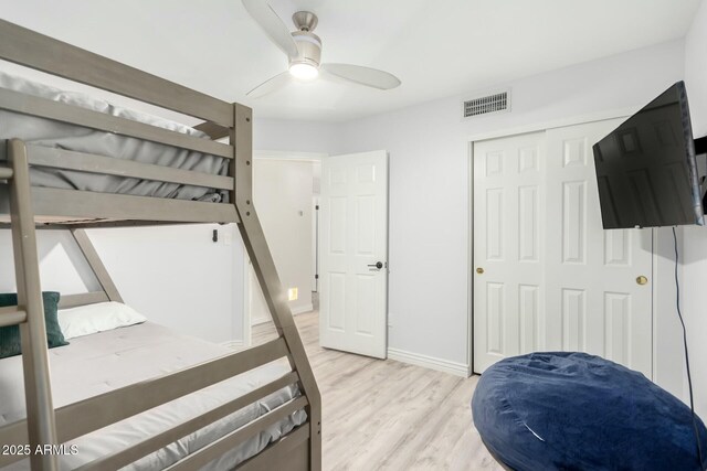 15621 S 37th Way, Phoenix, AZ 85048 - bedroom featuring visible vents, a ceiling fan, a closet, baseboards, and light wood-style flooring